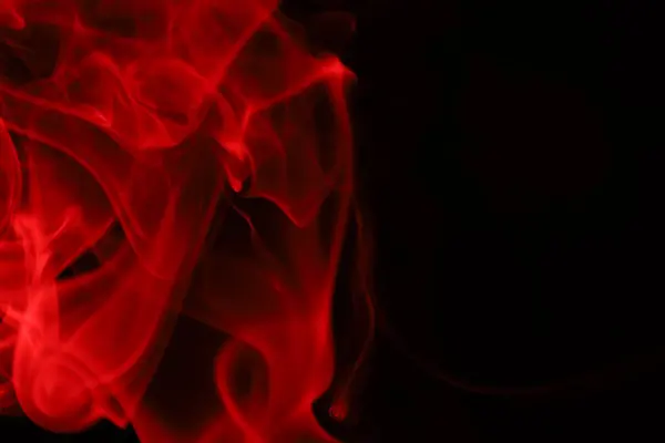 Koyu arkaplanda kırmızı duman, renkli soyut, kırmızı sis, minimal arkaplan