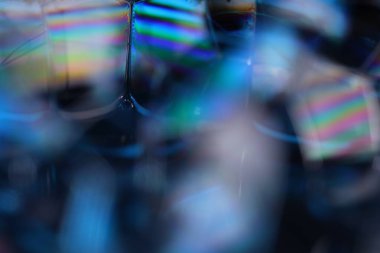 Makrodaki sıvının mavi yansımaları, siyah ve gümüş renkler, gökkuşağı, makrodaki siyah ve gümüş baloncuklar, makrodaki baloncukların bağlantısı, sıvıdan hücre, molekül bağlantısı, fantastik atmosfer