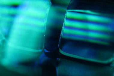 Sıvının makrodaki parlak beyaz yansıması, gökkuşağı renkleri, gökkuşağı arkaplanı, makrodaki mavi kabarcıklar, makrodaki baloncukların bağlantısı, sıvıdan hücre, molekül bağlantısı, ultra makro