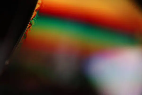 Koyu bir zemin üzerinde yeşil fantastik sıvı, parlak sıcak ışık, akışkan soyutlama, doğal arka plan, minimalist soyutlama, minimalist yağ arka plan, biyolojik hücreler