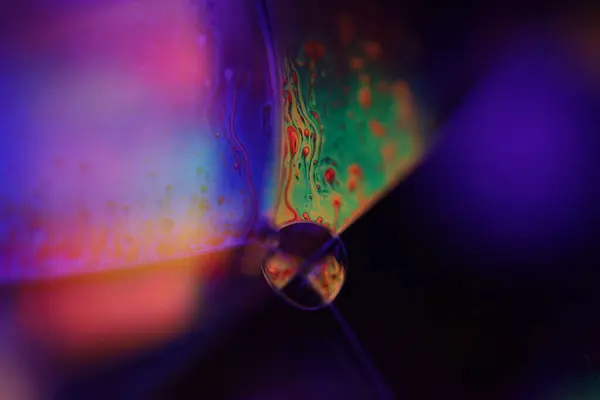 Yeşil ve mavi yansımalar, parlak sıcak ışık, akışkan soyutlama, doğal arka plan, minimalist soyutlama, minimalist yağ arkaplanı