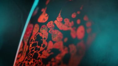 Turuncu sıvı deseni, sıvı arkaplan, sıvı hareket, sıvı yüzey, koyu arkaplan