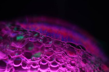 Makro pembe sıvı doku, parlak sıvı, makro kabarcıklar, mükemmel su formları, fantastik desen, parlak doku, makro arkaplan 