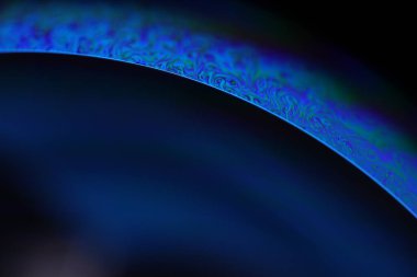 Makrodaki sıvının mavi yansımaları, parlak sıvı yüzey, makrodaki kabarcıklar, makrodaki kabarcıkların bağlantısı, sıvıdan hücre, moleküler yapı, parlak yüzey panelleri