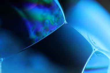 Makrodaki sıvının mavi yansımaları, parlak sıvı yüzey, makrodaki kabarcıklar, makrodaki kabarcıkların bağlantısı, sıvıdan hücre, moleküler yapı, parlak yüzey panelleri