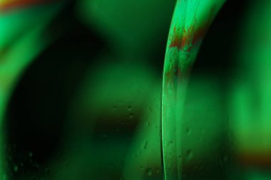 Yeşil sıvı hücreler, koyu makro soyutlama, parlak su formları, bilimsel arka plan, doğal olaylar. 