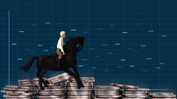 Homem Miniatura Montado Num Gráfico Cavalos Barras Uma Pilha Moedas — Vídeo de Stock
