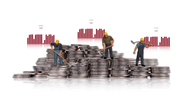 Three Miniature Men Standing Pile Coins Graph Concepts Labor Income — Αρχείο Βίντεο