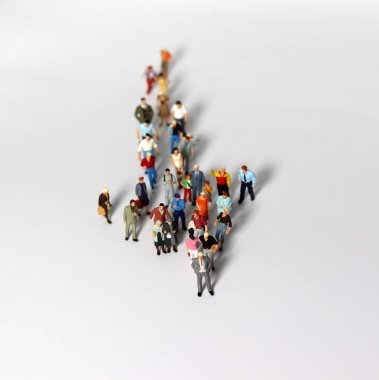 Minyatür insanlar ve konsept liderleri ve onları izleyenler. Çeşitli minyatür insanlar ve iş kavramları.