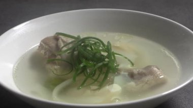 Kore tavuk çorbası. Sarımsaklı tavuk çorbası.. 