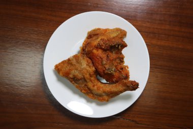 Kore usulü kızarmış tavuk. Kızarmış tavuk, bira için popüler..