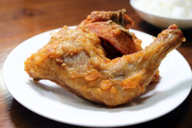 Kore usulü kızarmış tavuk. Kızarmış tavuk, bira için popüler..