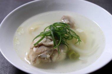 Kore tavuk çorbası. Sarımsaklı tavuk çorbası.. 