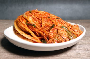 Mayalanmadan sonra lahana depolanan ve yenen yiyecekler. Geleneksel Kore mayalanmış yemeği Baechu-kimchi.