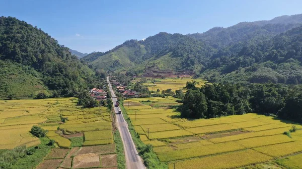 在通往老挝良普拉邦的路上拍到美丽的空中镜头 — 图库照片