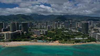 Honolulu Hawaii 'deki sahil manzarası çok güzeldir.