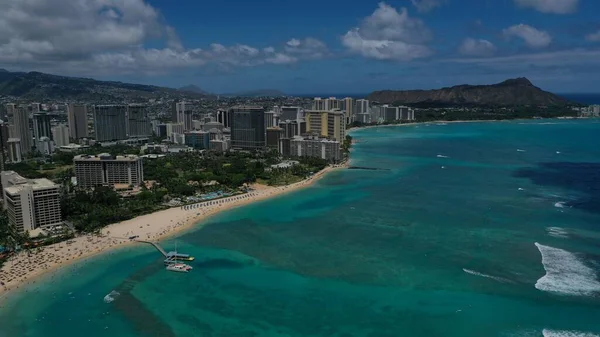 Honolulu Hawaii 'deki sahil manzarası çok güzeldir.