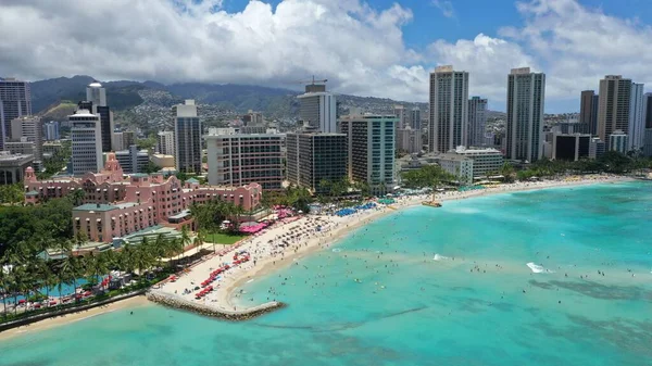 Honolulu Hawaii 'deki sahil manzarası çok güzeldir.