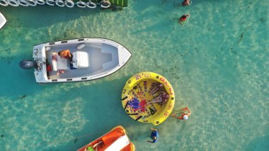 Ayia Napa Kıbrıs 'taki Nissi Sahili' nin güzel hava manzarası