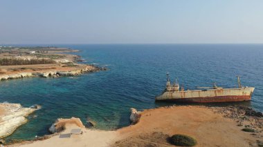 Paphos Kıbrıs 'taki EDRO III Gemi Enkazı' nın güzel hava manzarası