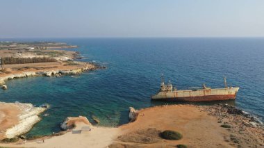 Paphos Kıbrıs 'taki EDRO III Gemi Enkazı' nın güzel hava manzarası