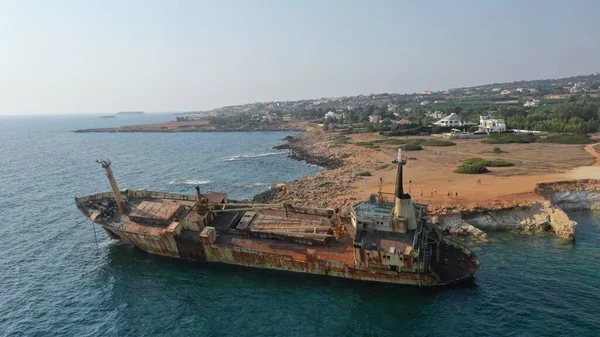 Paphos Kıbrıs 'taki EDRO III Gemi Enkazı' nın güzel hava manzarası