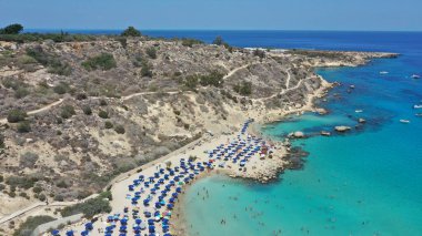 Ayia Napa Kıbrıs 'taki Konnos Plajı' nın güzel hava manzarası