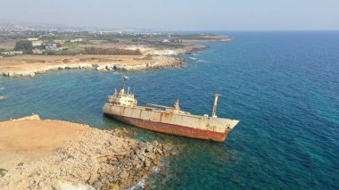 Paphos Kıbrıs 'taki EDRO III Gemi Enkazı' nın güzel hava manzarası