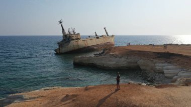 Paphos Kıbrıs 'taki EDRO III Gemi Enkazı' nın güzel hava manzarası