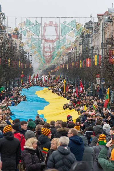 Vilnius Lituanie Mars 2023 Drapeau Ukrainien Énorme Long Rue Vilnius — Photo