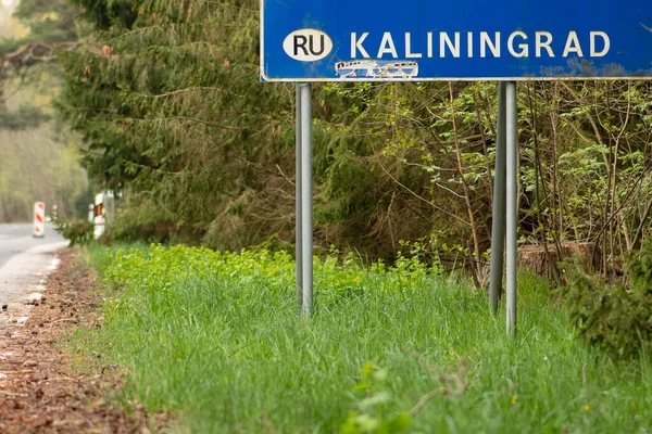 Litvanya ile Rusya 'nın Rusya' daki Kalininingrad ekklavanı arasındaki devlet sınırı, Avrupa Birliği 'nin uyguladığı yaptırımlar ve boş yol işaretleri nedeniyle kapatıldı.