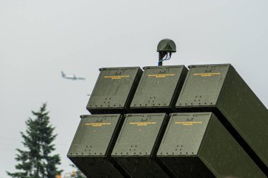 Ukrayna - 17 Haziran 2023: Ulusal Yüzeyden Havaya Füze Sistemi, NASAMS, yer tabanlı savunma sistemi, Rusya 'ya karşı yapılan karşı saldırı sırasında Ukrayna' da gökyüzünü gösteriyor
