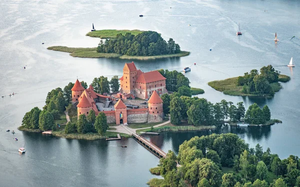 Lot Balonem Nad Trakai Średniowieczny Zamek Trakai Wilno Litwa Europa — Zdjęcie stockowe