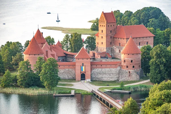 Lot Balonem Nad Trakai Średniowieczny Zamek Trakai Wilno Litwa Europa — Zdjęcie stockowe