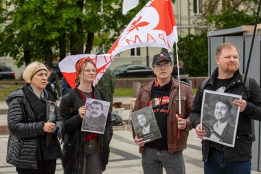 Vilnius, Litvanya - Mat 18 2025: Belarus 'u devam eden baskılara karşı destekleyen barışçıl protesto ve Belarus halkı ve kırmızı ve beyaz bayraklar için ücretsiz çağrı
