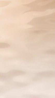 Bej kahverengi gradyan süt sıvı yüzey güzellik bakımı döngüsü. Konsept 3 boyutlu animasyon dikey düz su hareketli arka plaka. Temizleme hidrasyon konsepti ve vücut bakım ürünleri sergisi arka planı.