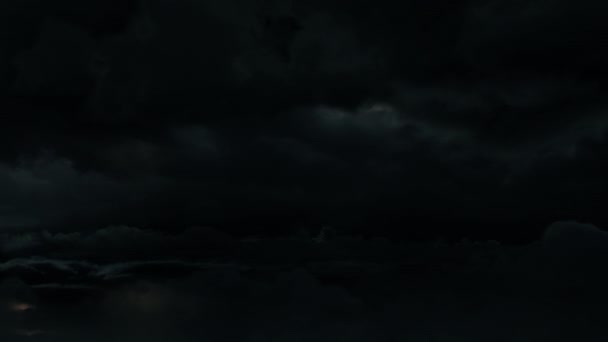 黑暗的热带季风气旋超级电池雷暴 用闪电击中空中架起了暴风雨云的桥梁 气候变化中的极端天气气象飓风概念 — 图库视频影像