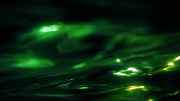 优雅的绿色水面回旋背景 波浪水线或平静润滑油的运动图形背景3D动画作为审美产品展示和艺术复制空间板拍摄 — 图库视频影像