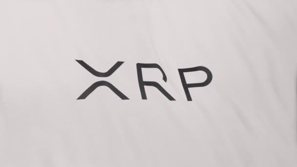 Logo Ikon Xrp Ripple Coin Pada Latar Bendera Putih Konsep — Stok Video
