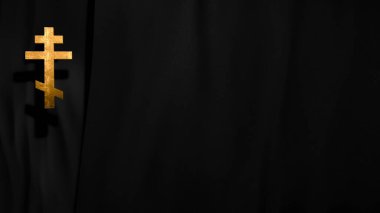Siyahlar içinde fotokopi uzayı üzerine altın Hıristiyan Haçı. Çevrimiçi ibadet için 3D illüstrasyon. Yas ve Ruhlar Günü 'nde canlı yayında kilise vaazı. Ayin ayini ve keder kavramı. 