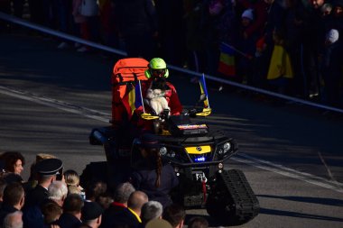 TARGU JIU, ROMANIA, 01 Aralık 2022 Romanya 'nın Trgu Jiu' daki Ulusal Gün Geçidi arama, kurtarma ve kurtarma ekipleriyle birlikte