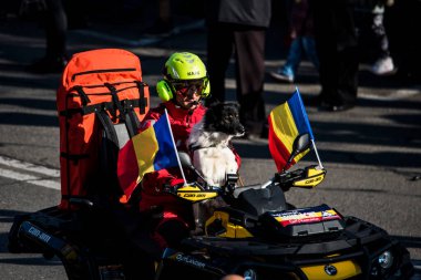 TARGU JIU, ROMANIA, 01 Aralık 2022 Romanya 'nın Trgu Jiu' daki Ulusal Gün Geçidi arama, kurtarma ve kurtarma ekipleriyle birlikte