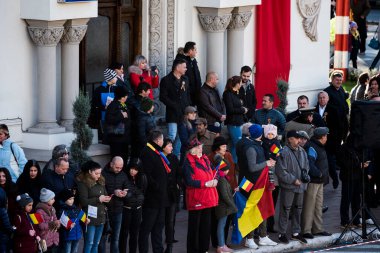 TARGU JIU, ROMANIA, ARMANIA 01 Aralık 2022 Romanya Ulusal Günü 'nde Trgu Jiu şehrinin merkezinde kent sakinlerinin de desteğiyle gerçekleştirilen gösterilerle