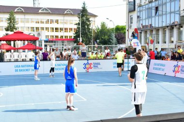TARGU JIU, ROMANIA, AUGUST04.2018, TARGU JIU Şehir Günleri 'nde gösteri basketbol oyunu, akreditasyon gerektirmeyen kamusal etkinlik.
