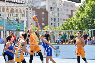 TARGU JIU, ROMANIA, AUGUST04.2018, TARGU JIU Şehir Günleri 'nde gösteri basketbol oyunu, akreditasyon gerektirmeyen kamusal etkinlik.