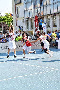 TARGU JIU, ROMANIA, AUGUST04.2018, TARGU JIU Şehir Günleri 'nde gösteri basketbol oyunu, akreditasyon gerektirmeyen kamusal etkinlik.