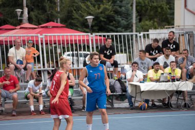 TARGU JIU, ROMANIA, AUGUST04.2018, TARGU JIU Şehir Günleri 'nde gösteri basketbol oyunu, akreditasyon gerektirmeyen kamusal etkinlik.