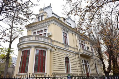 The historic center of Bucharest includes historical monument buildings dating from the 15th-19th centuries combined with the modern style of others built in the 20th century.