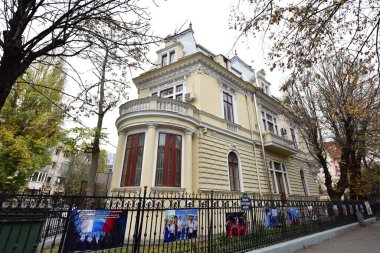 The historic center of Bucharest includes historical monument buildings dating from the 15th-19th centuries combined with the modern style of others built in the 20th century.