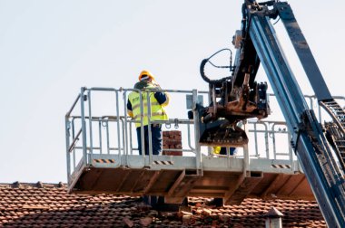 Earthquake in Targu Jiu, Romania. Actions to remove the effects of the earthquake in Targu Jiu Romania from February 13 and 14, 2023